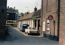 853260 Gezicht op enkele dichtgemetselde huizen in de Rijnstraat te Utrecht.